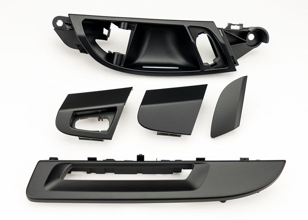 Dekorlacke im Automobil-Interieur