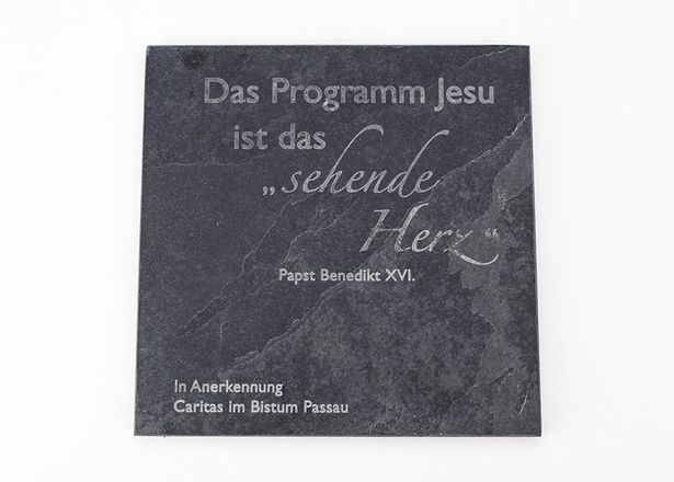 Beschriftung von Granit